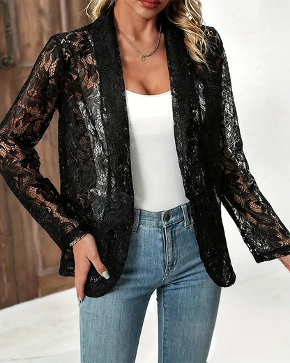 Elegant coat with plain floral lace lapels