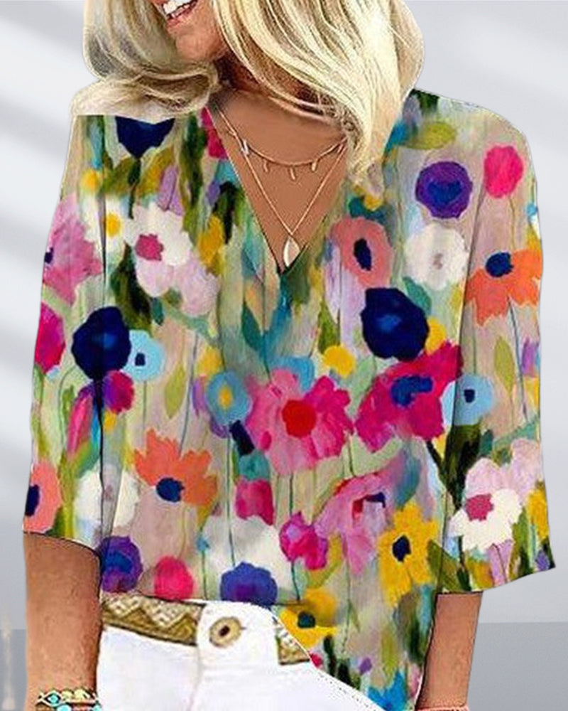 Casual shirt with three-quarter length sleeves and V-neck in a colourful floral print