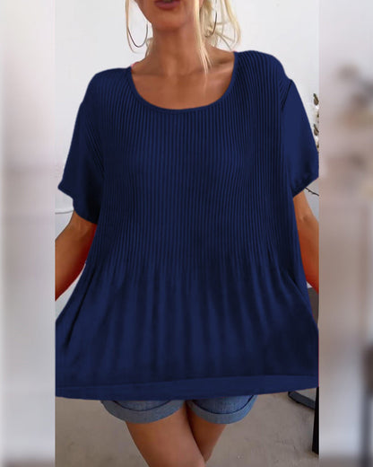 Plain round-neck pleated blouse