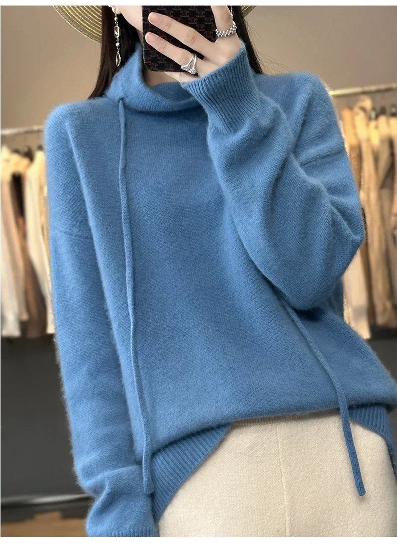 Jutta - Blue sweater with turtleneck and bow